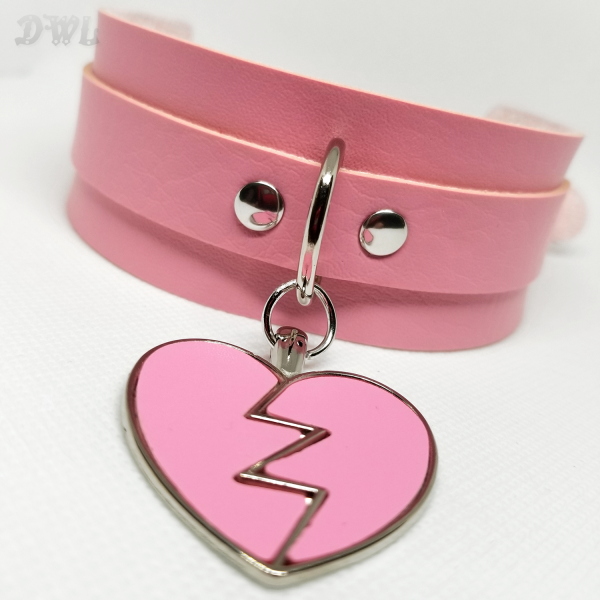 DWL-BDSM-Collar-Broken-Heart Charm-Pink